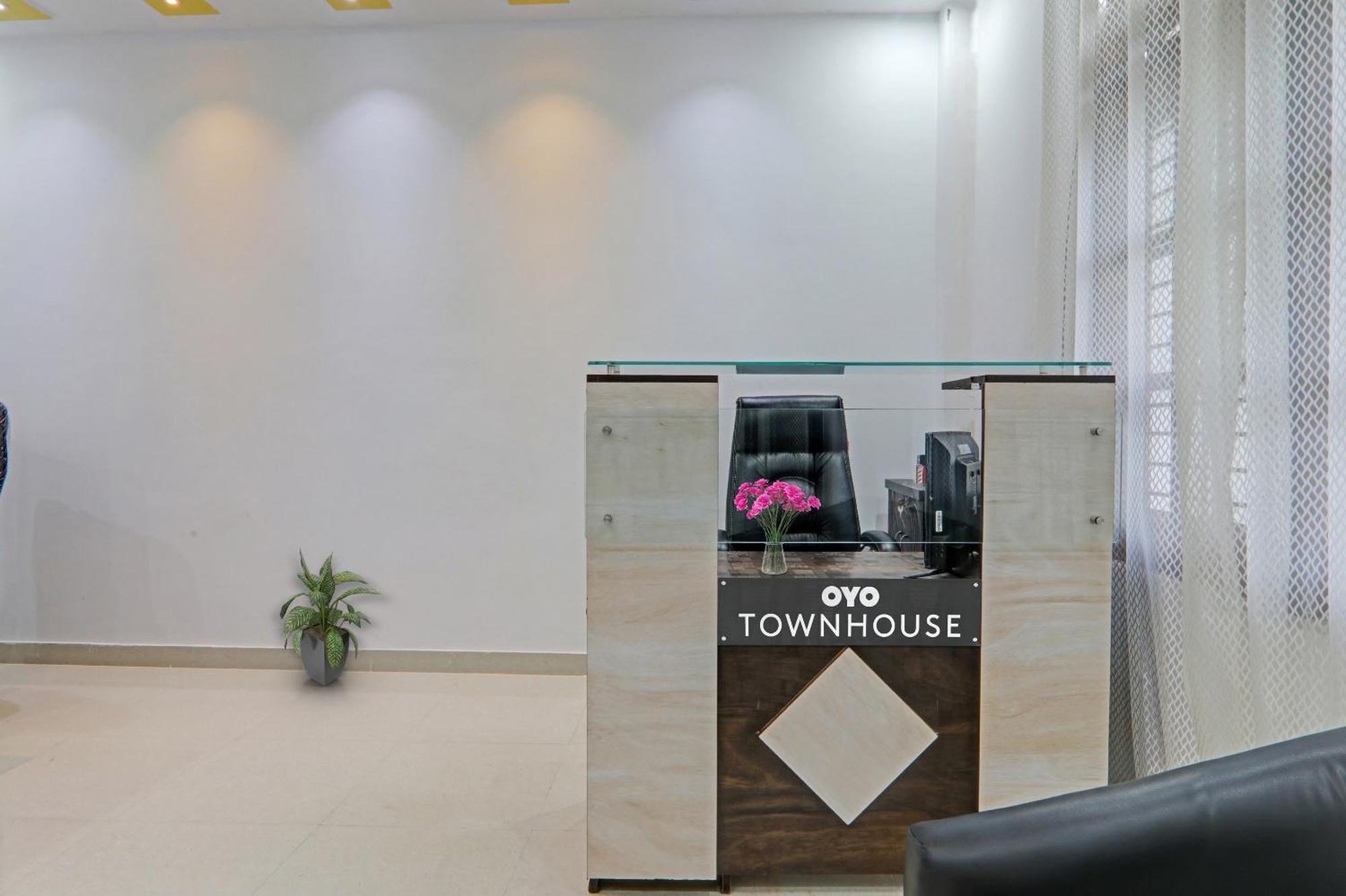 Townhouse Relax Inn Chinhat Extérieur photo