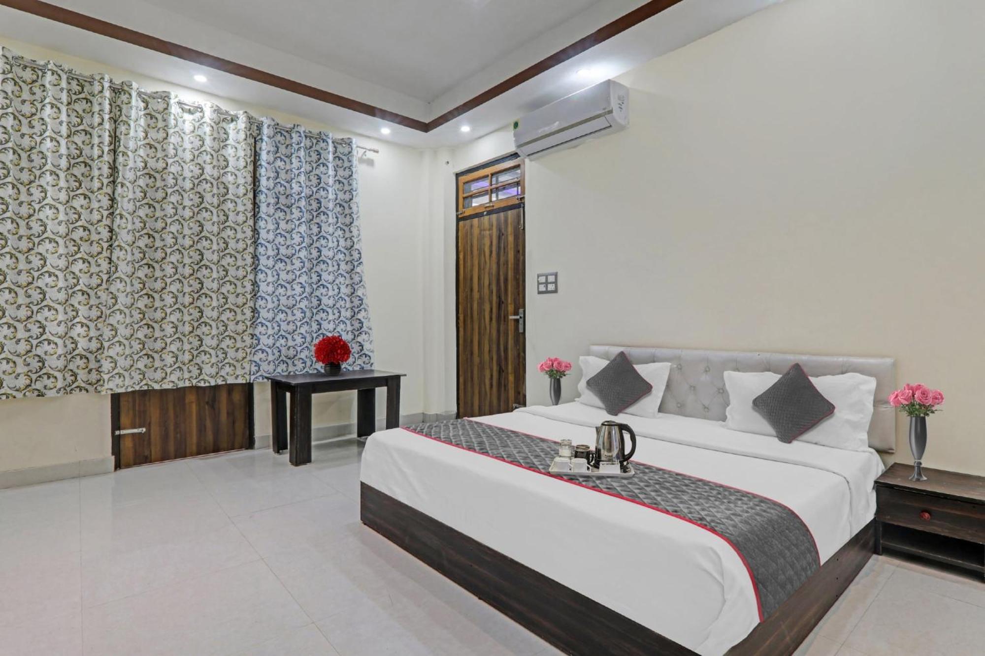 Townhouse Relax Inn Chinhat Extérieur photo
