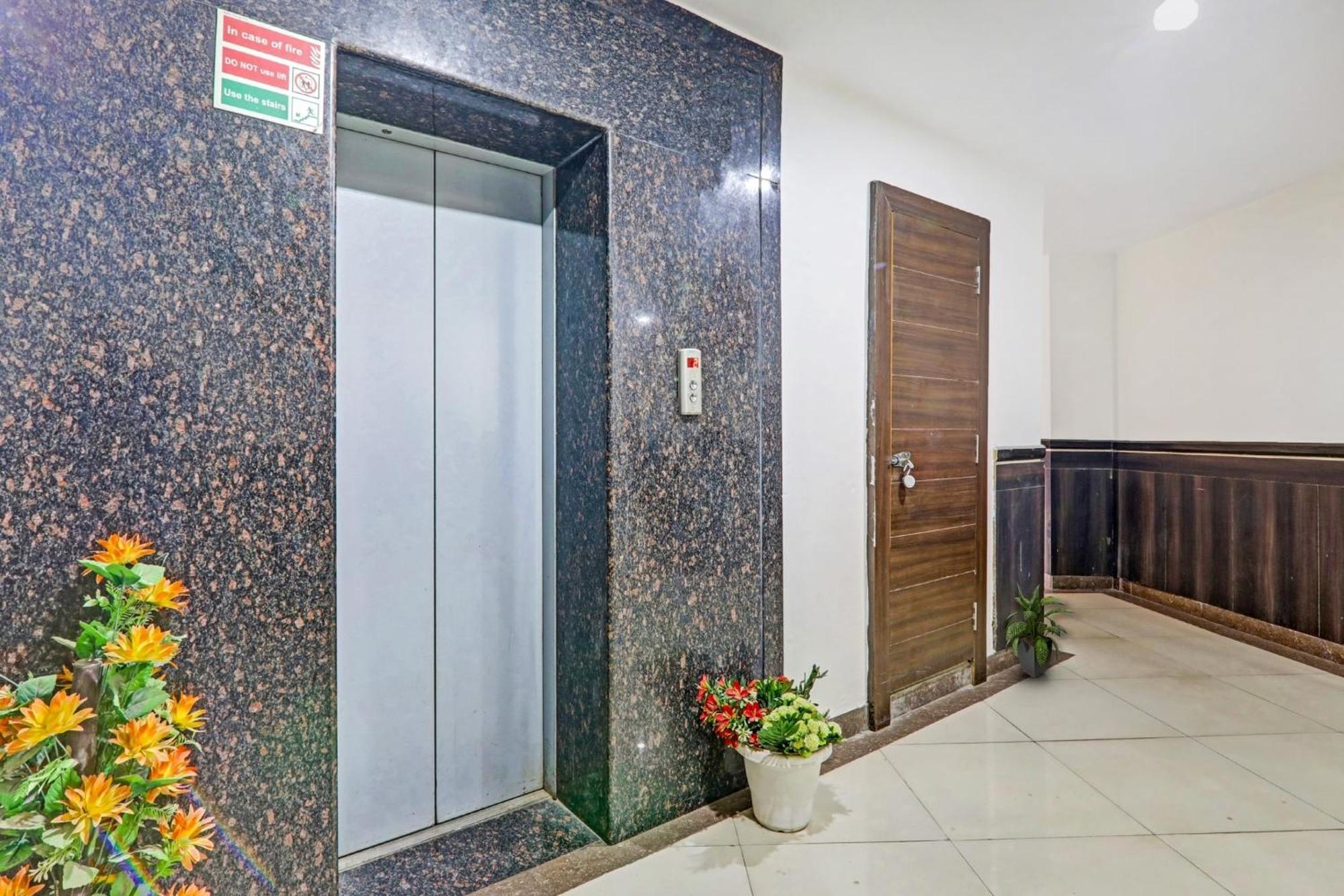 Townhouse Relax Inn Chinhat Extérieur photo