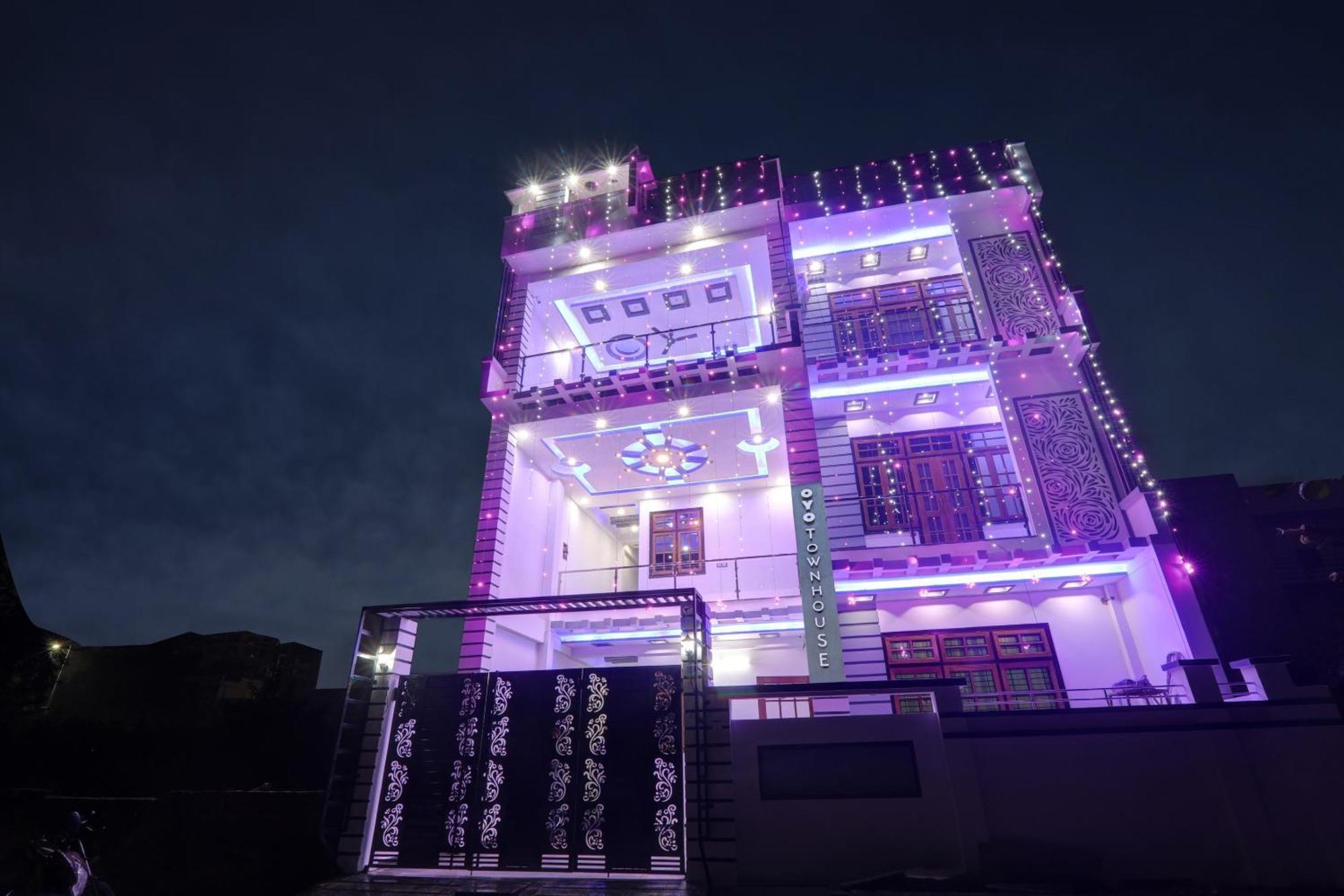 Townhouse Relax Inn Chinhat Extérieur photo