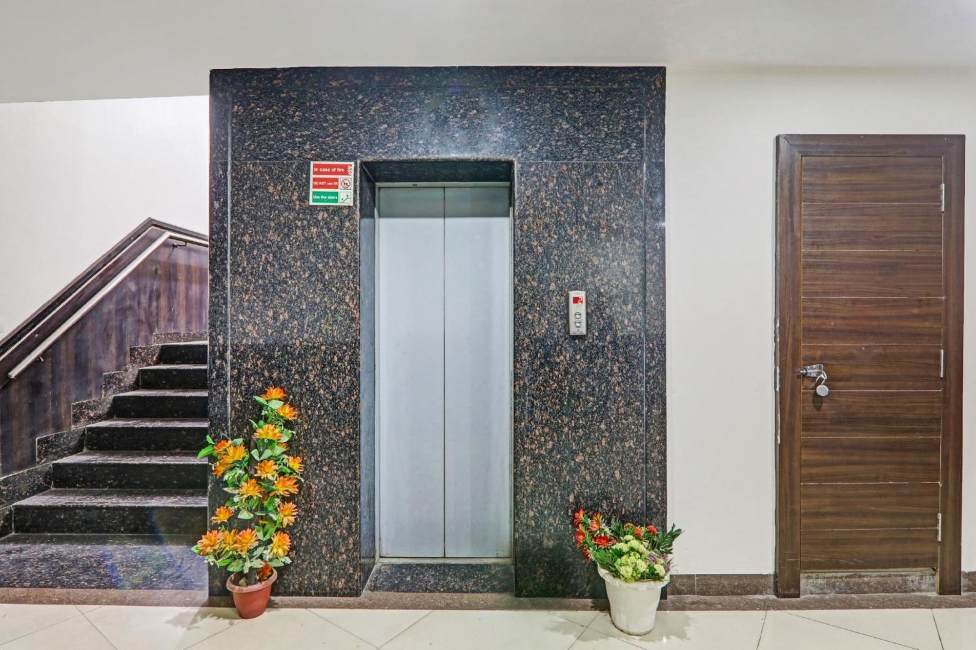 Townhouse Relax Inn Chinhat Extérieur photo