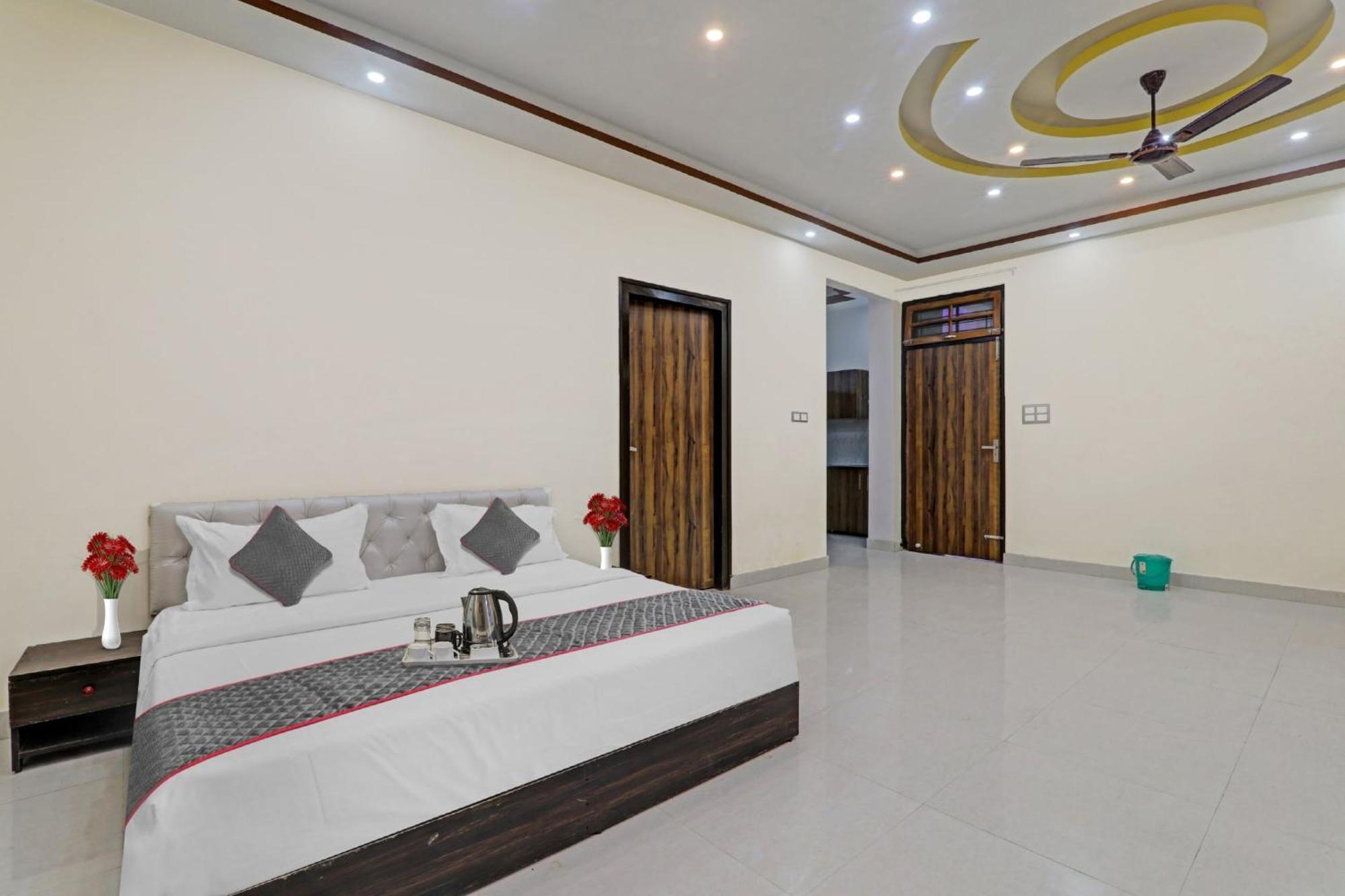 Townhouse Relax Inn Chinhat Extérieur photo