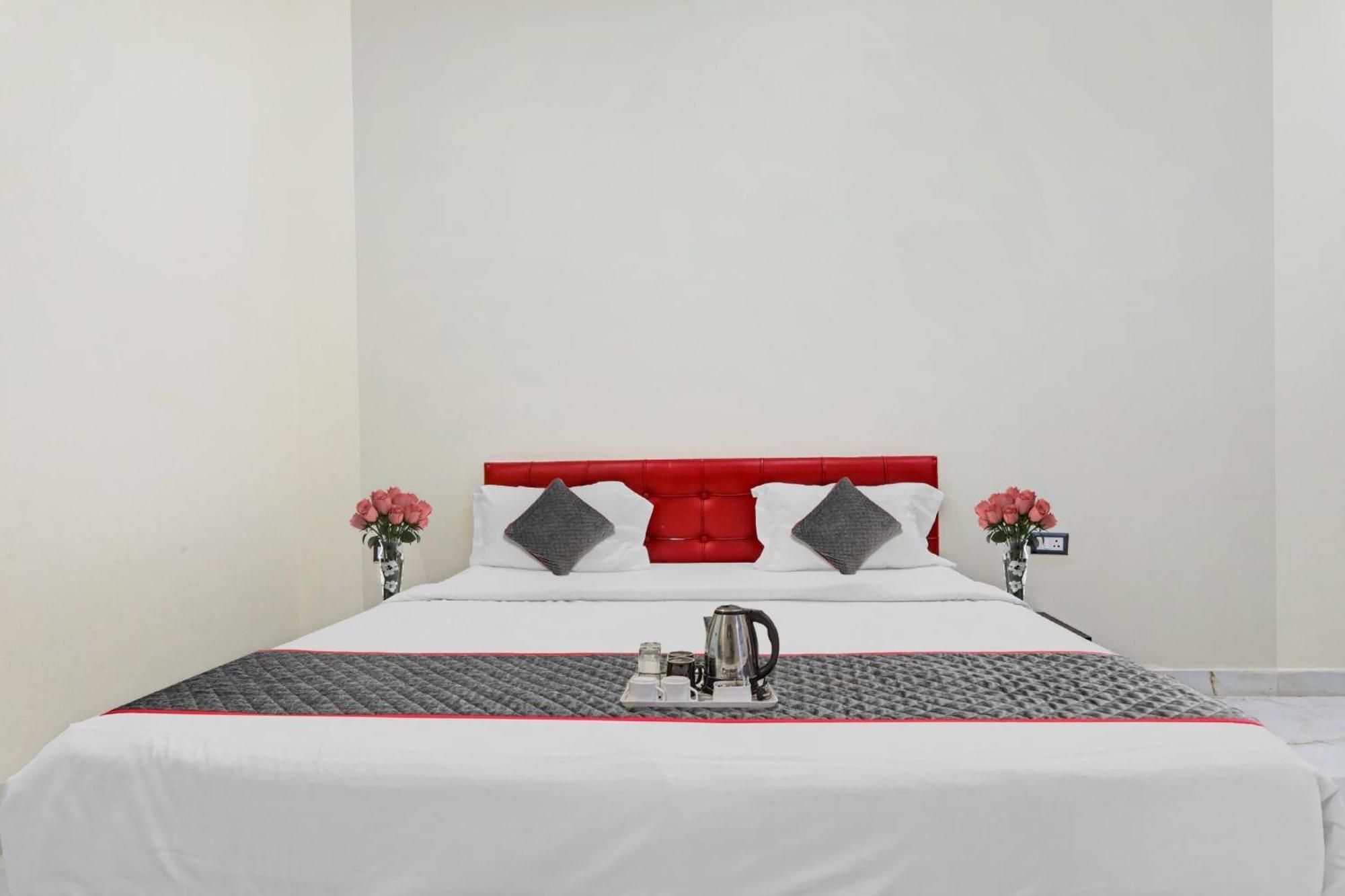 Townhouse Relax Inn Chinhat Extérieur photo