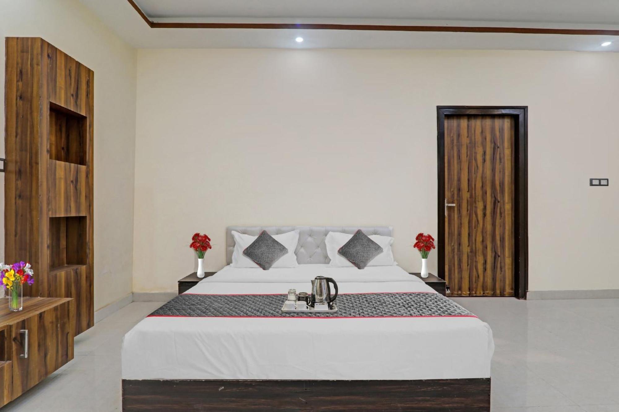 Townhouse Relax Inn Chinhat Extérieur photo