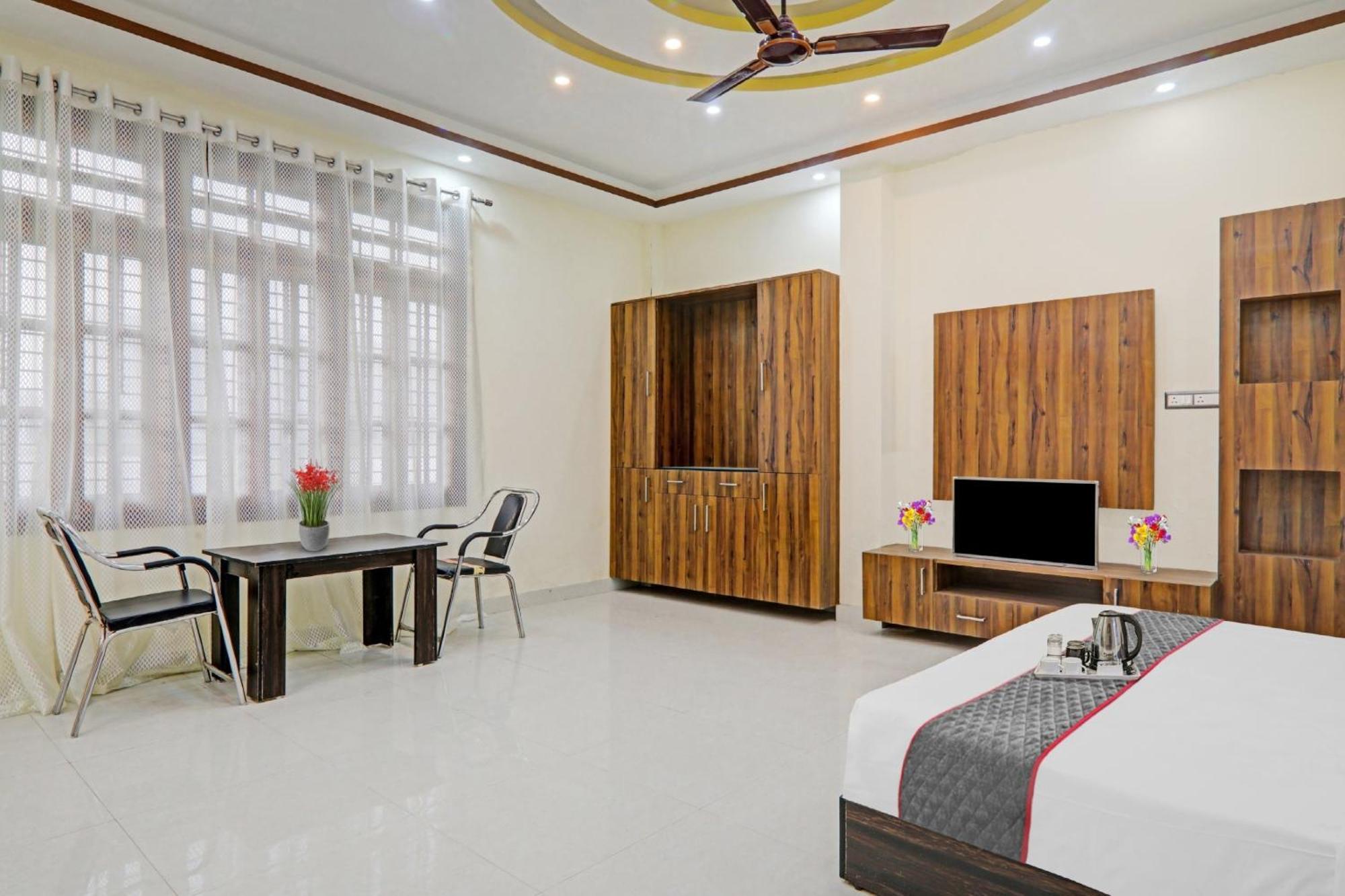 Townhouse Relax Inn Chinhat Extérieur photo