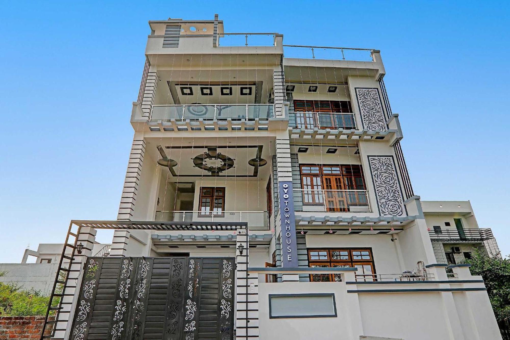 Townhouse Relax Inn Chinhat Extérieur photo