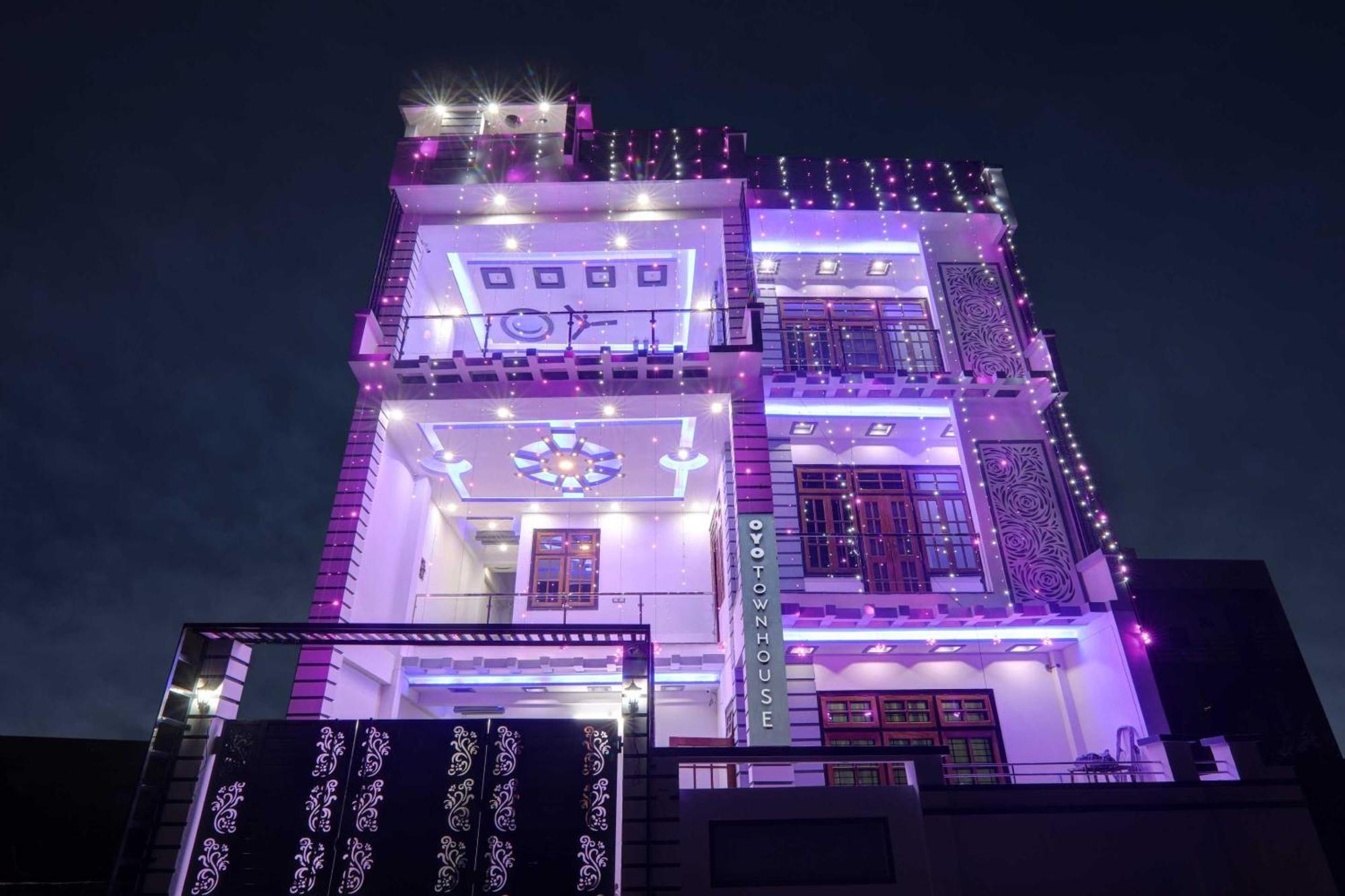 Townhouse Relax Inn Chinhat Extérieur photo